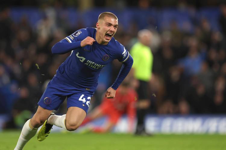 每体：杰拉德·马丁在左中卫上的表现，比其当左后卫时更亮眼