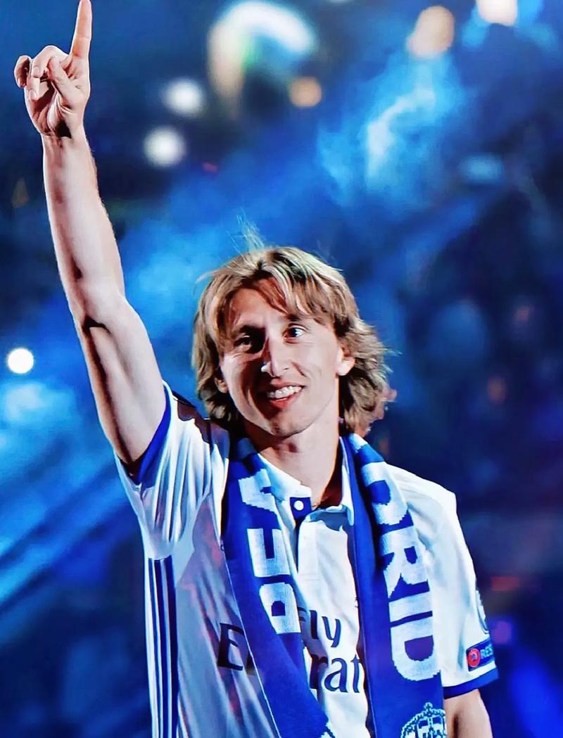 暖心！独行侠队今天为欧文的女儿阿祖莉·欧文送上生日祝福